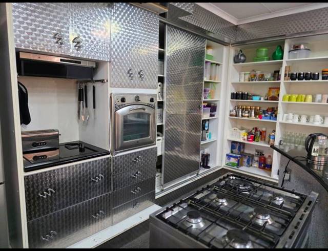 4 BEDROOM HOUSE FOR SALE IN VAN RIEBEECK PARK